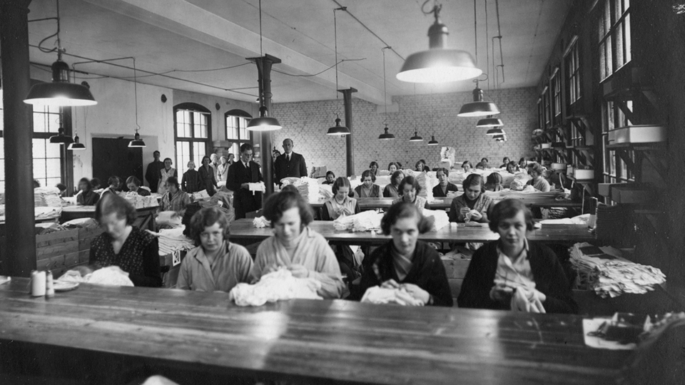I Trikåfabriken, kvarteret Bilden på Möllevången i Malmö, tillverkades bland annat baddräkter och barnkläder.