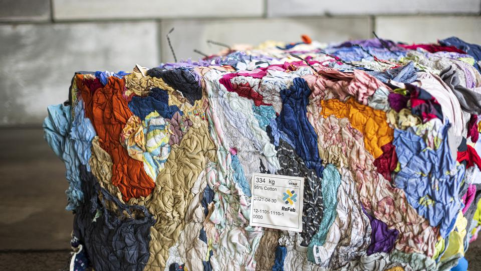 ReFab - sorterad textil för återvinning från Siptex anläggning i Malmö.